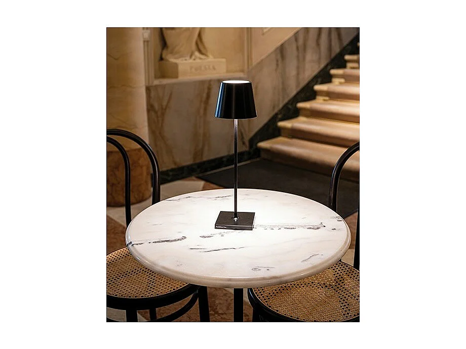 Lampa stołowa LED Poldina Pro Black, ładowalna i ściemnialna, z czasem pracy baterii do 12 godzin. Nadaje się do użytku na zewnątrz, IP65. 3064538 - obrazek 1