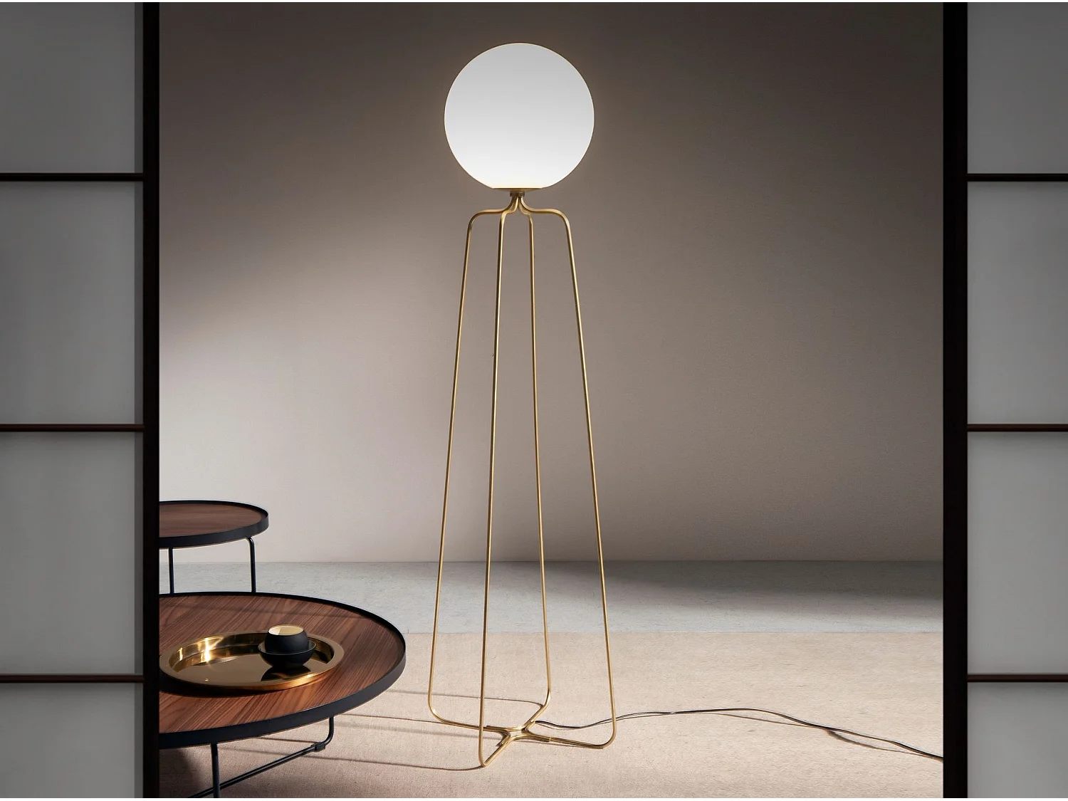 Lampa podłogowa ze złotej stali i białego szkła 8047 ANGEL CERDA 241345 - obrazek 1