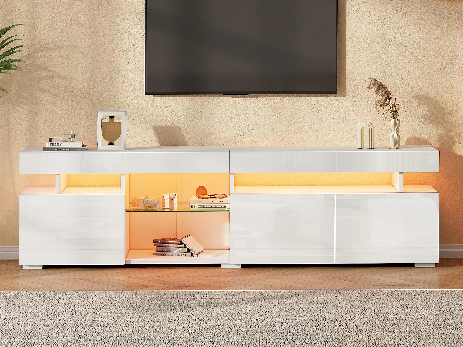 Lakierowany mebel TV 180x35x45 cm – 3 drzwi – Z LED – Regulowane półki ze szkła hartowanego – Płyta wiórowa – Biały 4932141