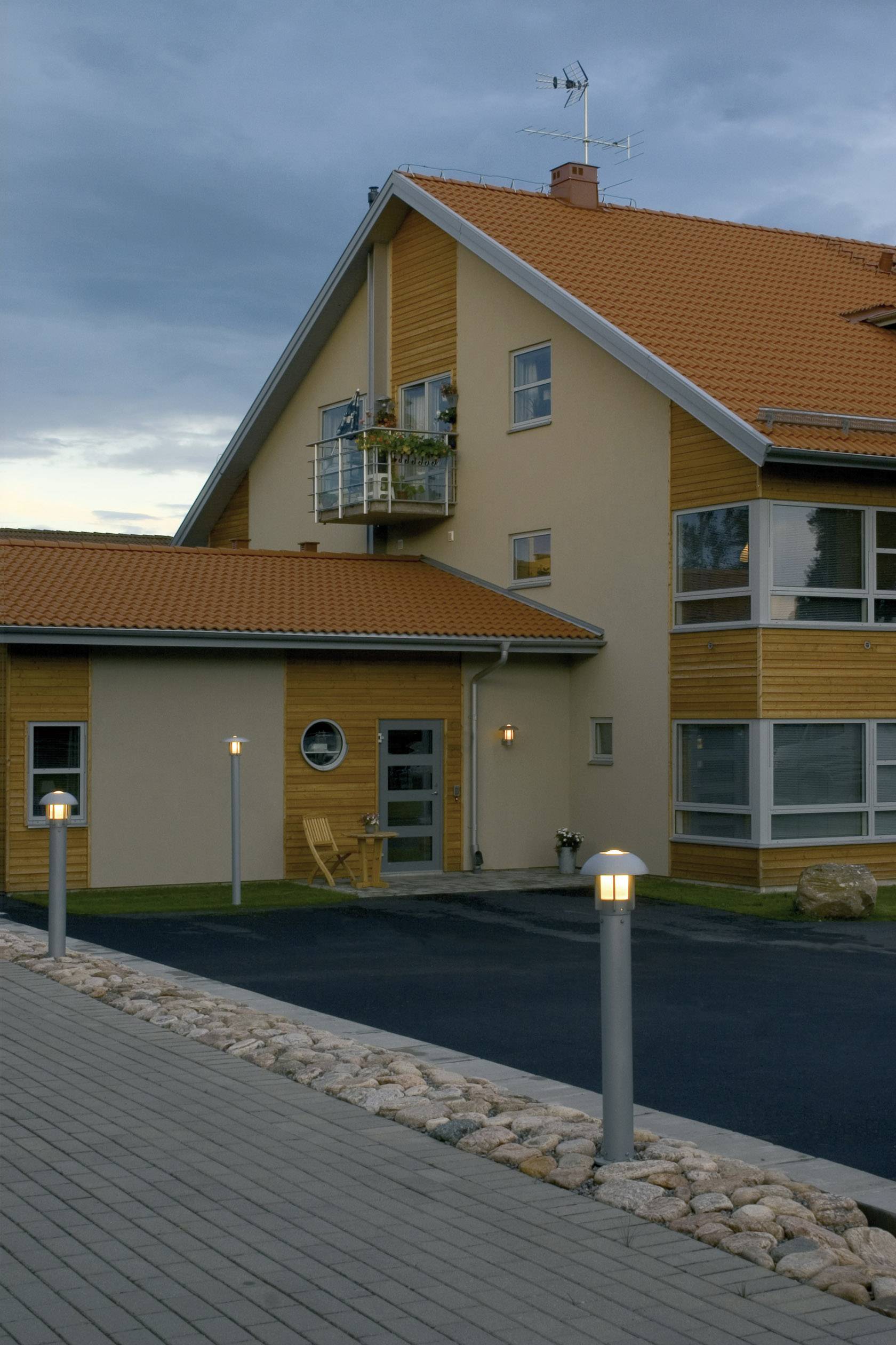 Zewnętrzna lampa ścienna Konstsmide Heimdal 401-312 60 W IP44 - obrazek 1