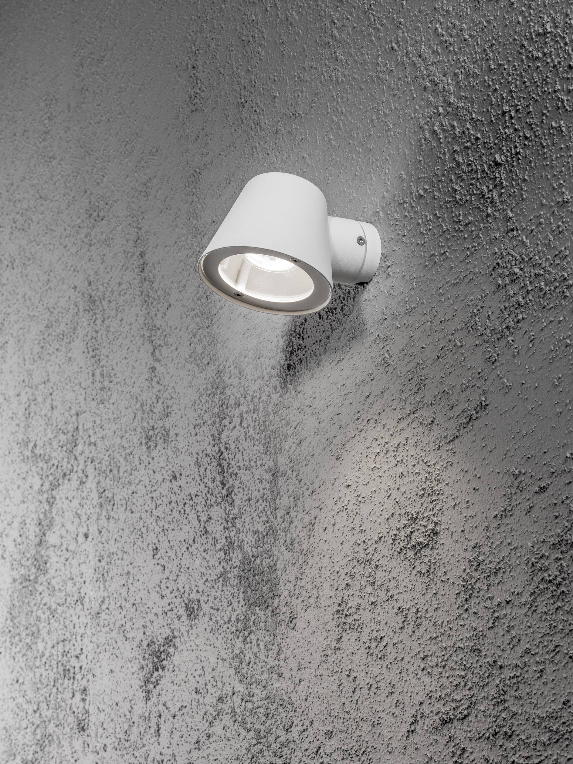 Zewnętrzna lampa ścienna Konstsmide Trieste 7523-250 35 W IP44 - obrazek 1
