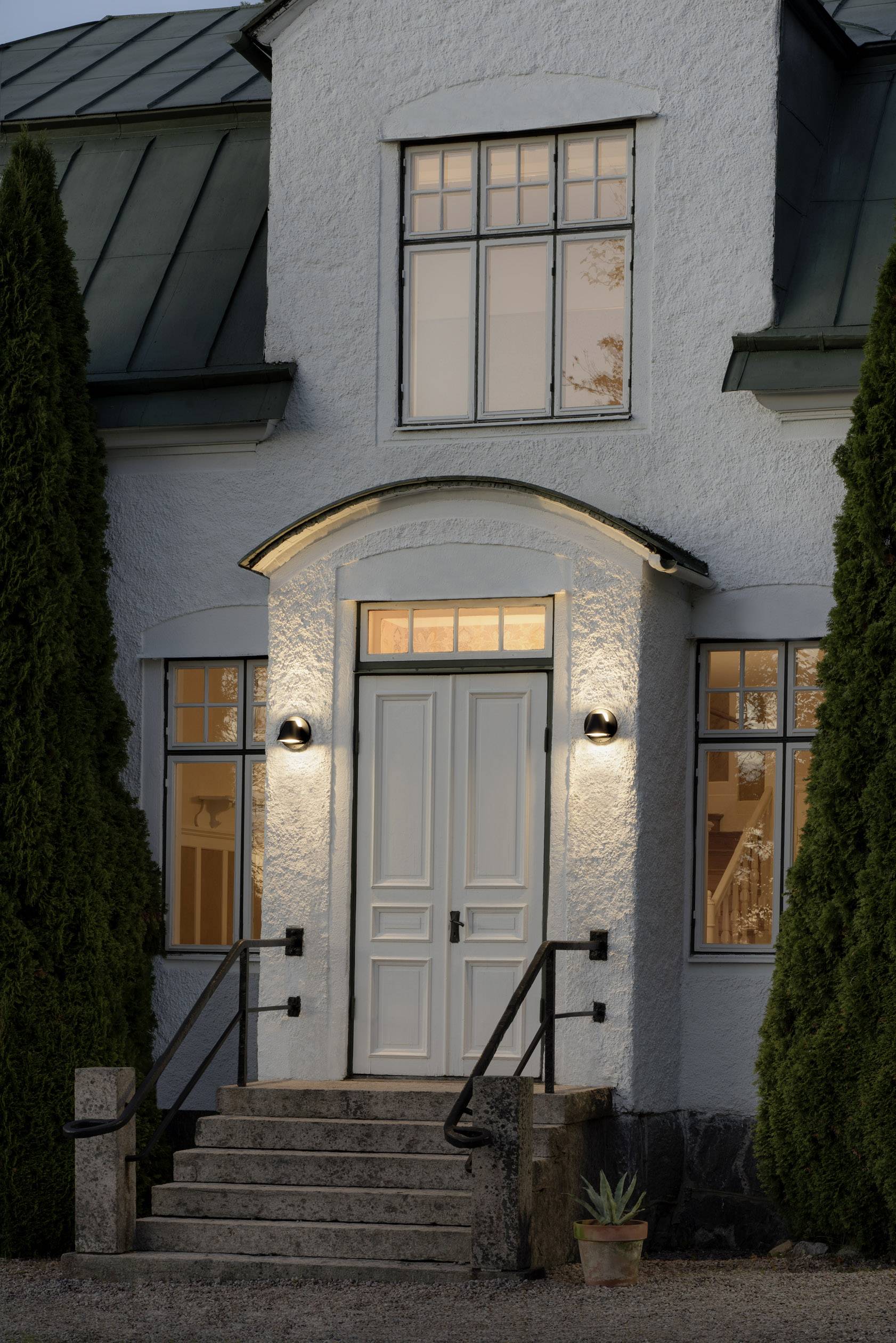 Zewnętrzna lampa ścienna Konstsmide Hild 426-750 14 W IP54 - obrazek 1